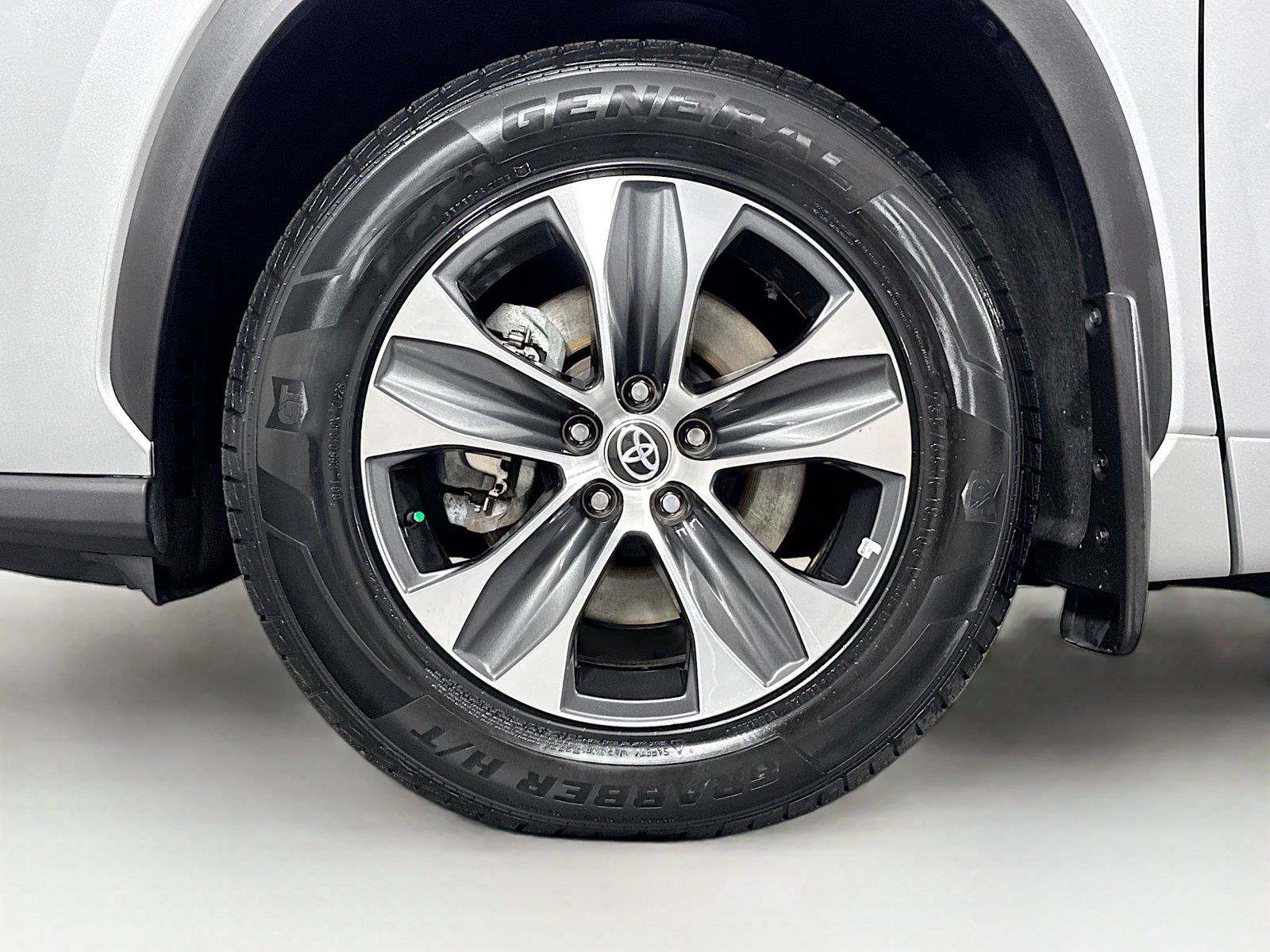 Certified 2025 Toyota Highlander XLE AWD/4WD image 45
