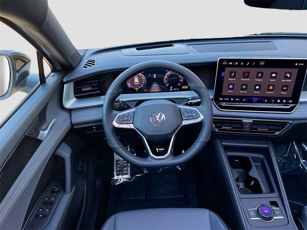 Used 2025 Volkswagen Tiguan SE R-Line image 22