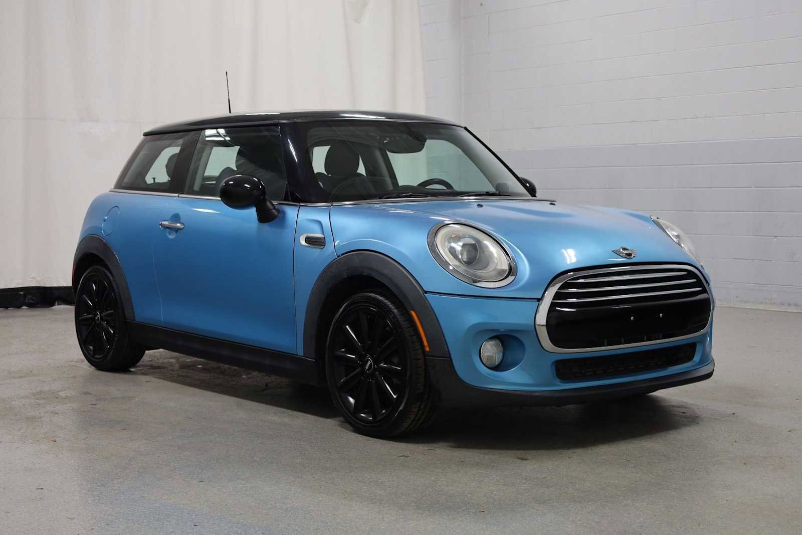Used 2015 MINI Cooper 2-Door Hardtop image 13