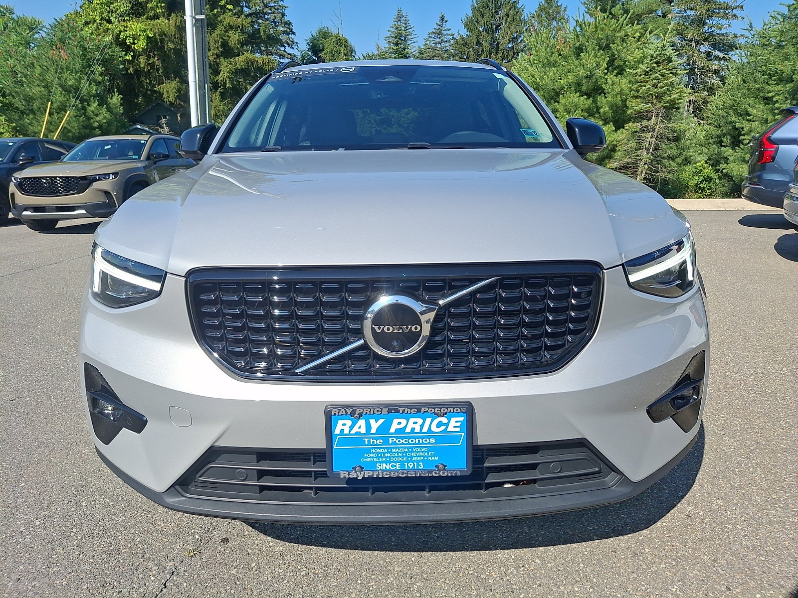 Certified 2023 Volvo XC40 B5 Ultimate w/ Protection Package Premier AWD/4WD image 2