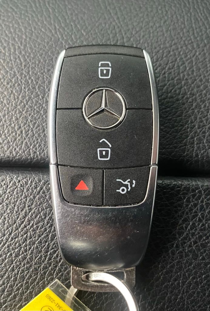 Used 2021 Mercedes-Benz C 300 4MATIC Sedan image 35