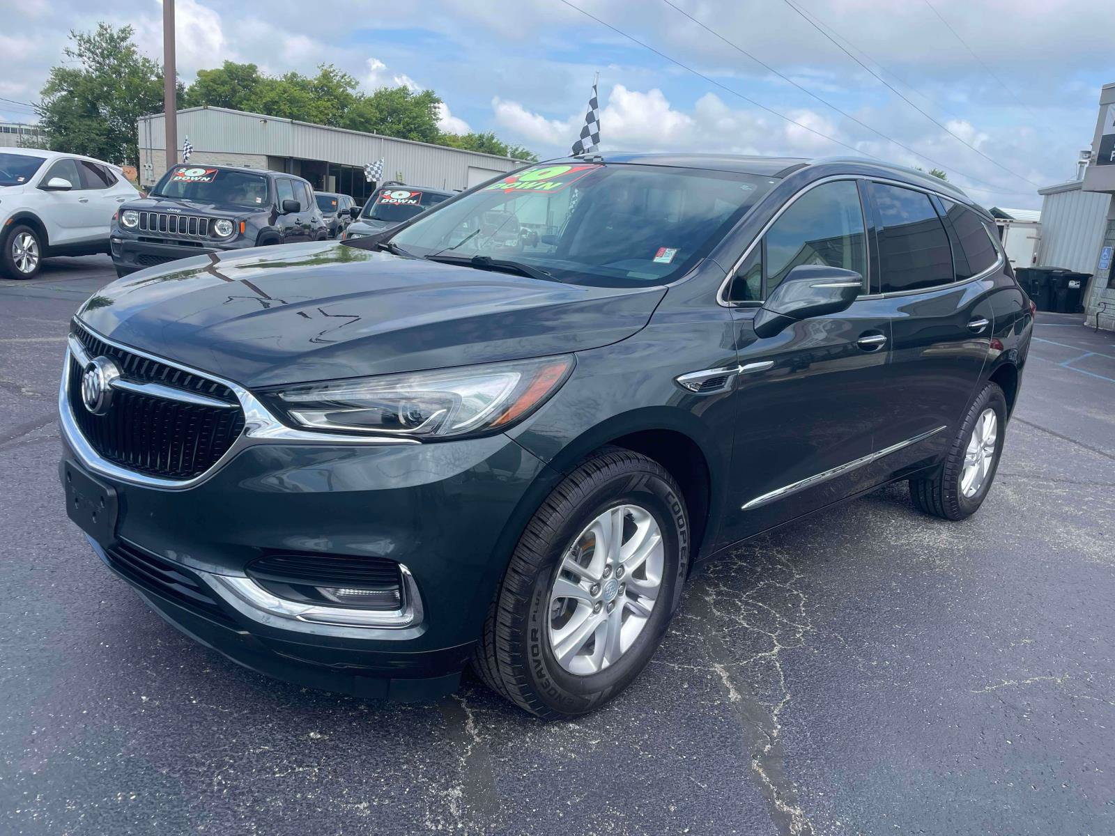 Used 2019 Buick Enclave Essence AWD/4WD image 3
