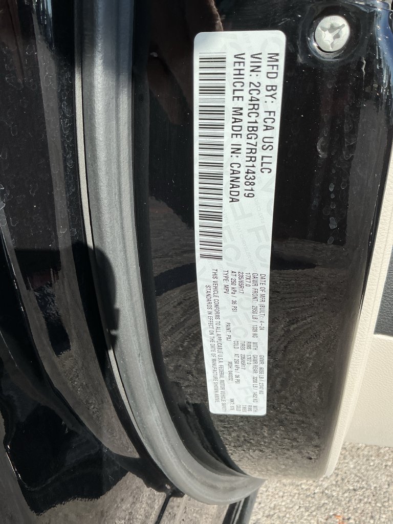 Used 2024 Chrysler Pacifica Touring-L FWD image 28