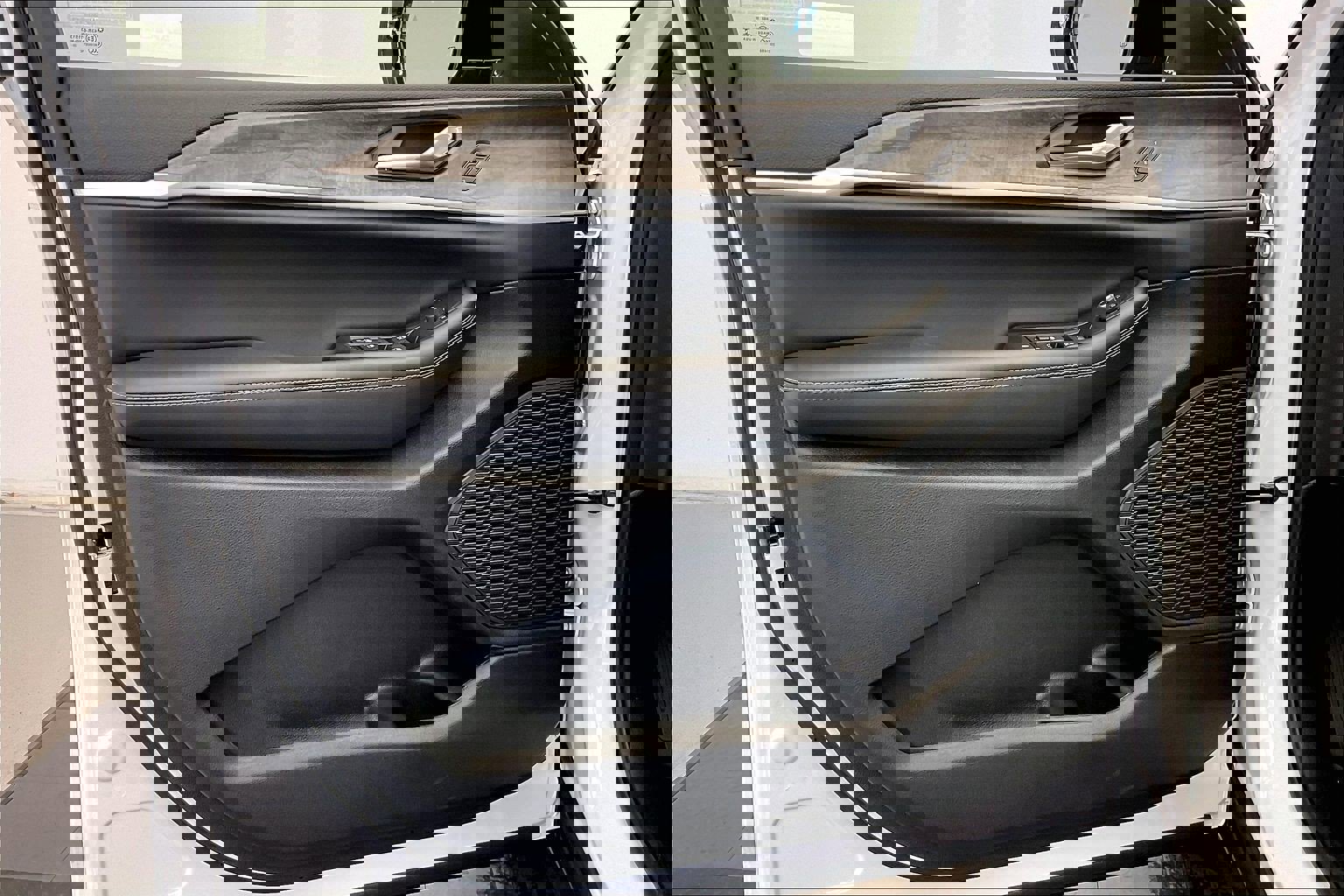 New 2025 Jeep Grand Cherokee L Limited image 12