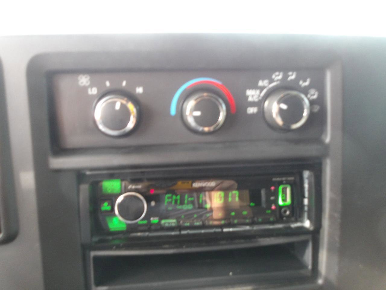 Used 2007 Chevrolet Express 1500 image 19