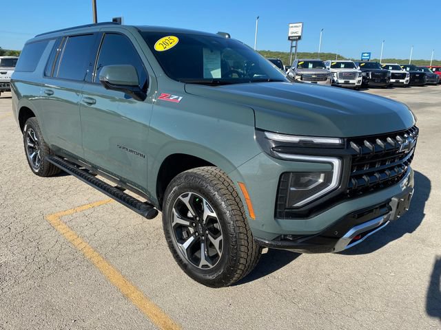 Used 2025 Chevrolet Suburban Z71 w/ Comfort Package AWD/4WD image 8