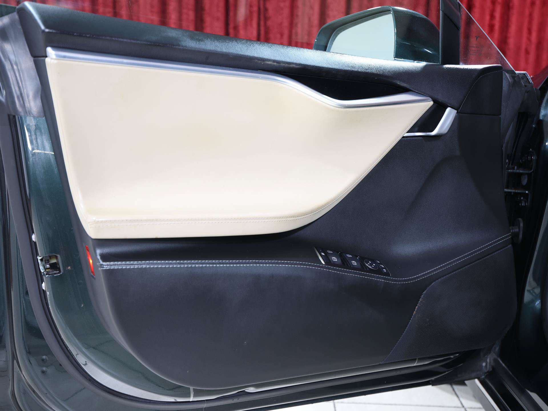 Used 2014 Tesla Model S 85 RWD image 11