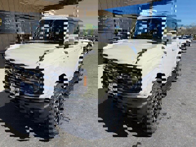 New 2025 Ford Bronco Outer Banks image 3
