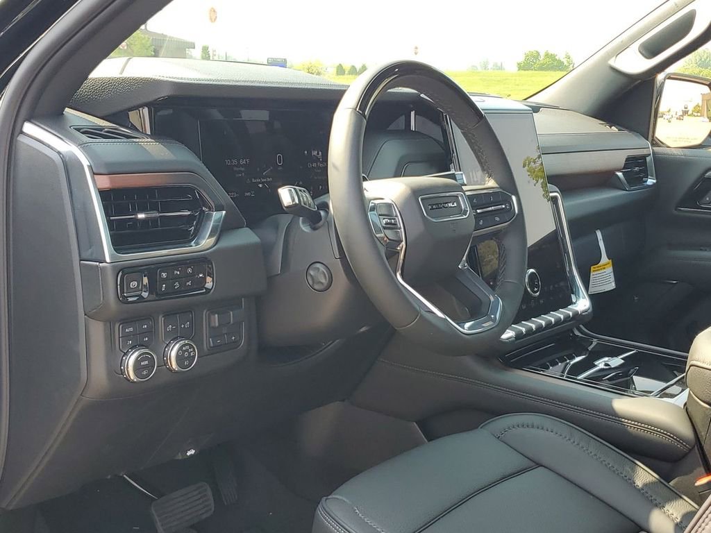 New 2025 GMC Yukon XL Denali w/ Denali Reserve Package image 11