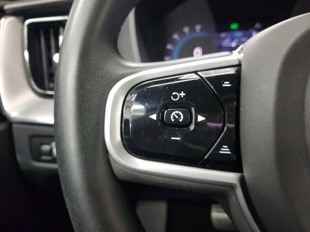 Used 2022 Volvo XC60 B6 R-Design image 20
