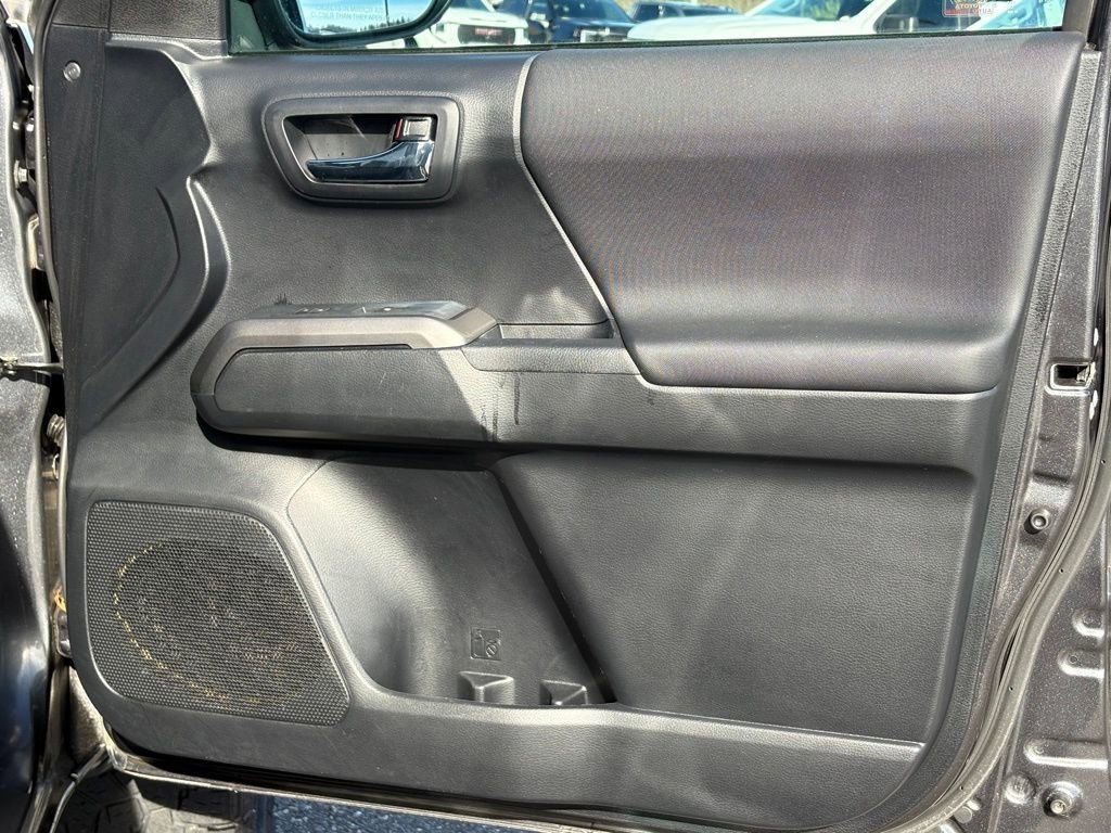 Used 2019 Toyota Tacoma TRD Off-Road image 44