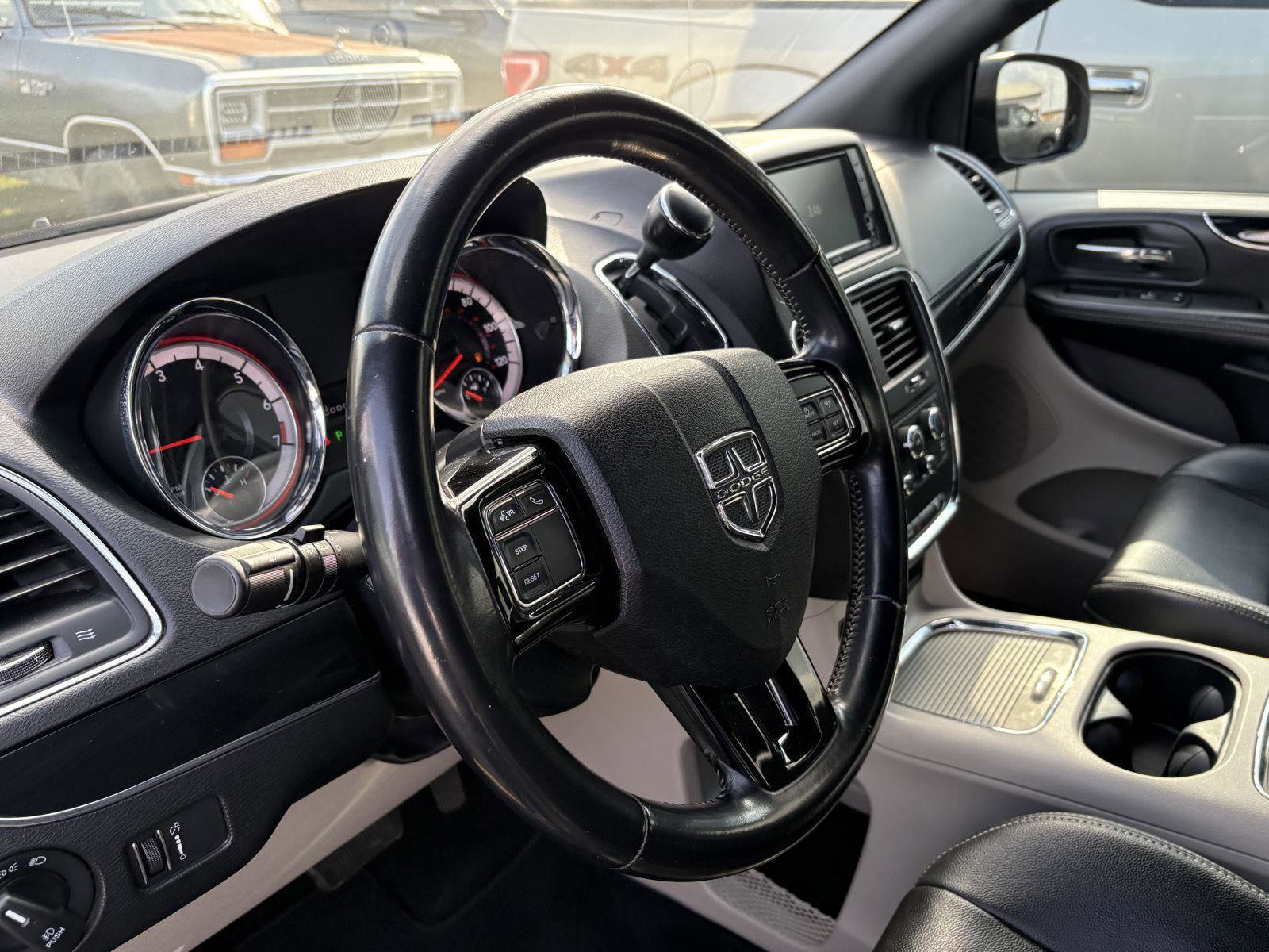 Used 2020 Dodge Grand Caravan SXT image 6