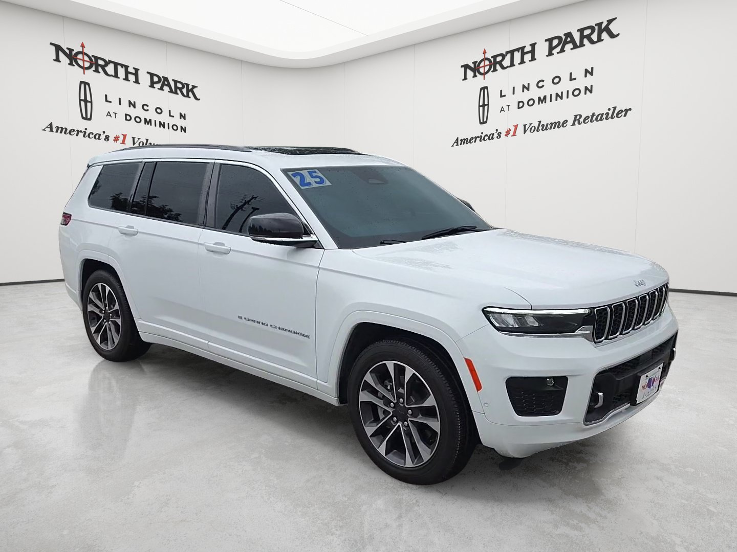 Used 2025 Jeep Grand Cherokee L Overland AWD/4WD image 7
