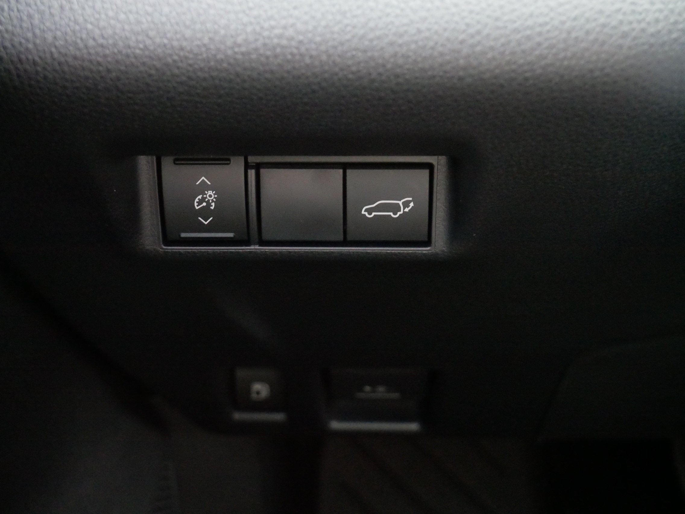 Used 2026 Toyota RAV4 SE w/ Convenience Package AWD/4WD image 30