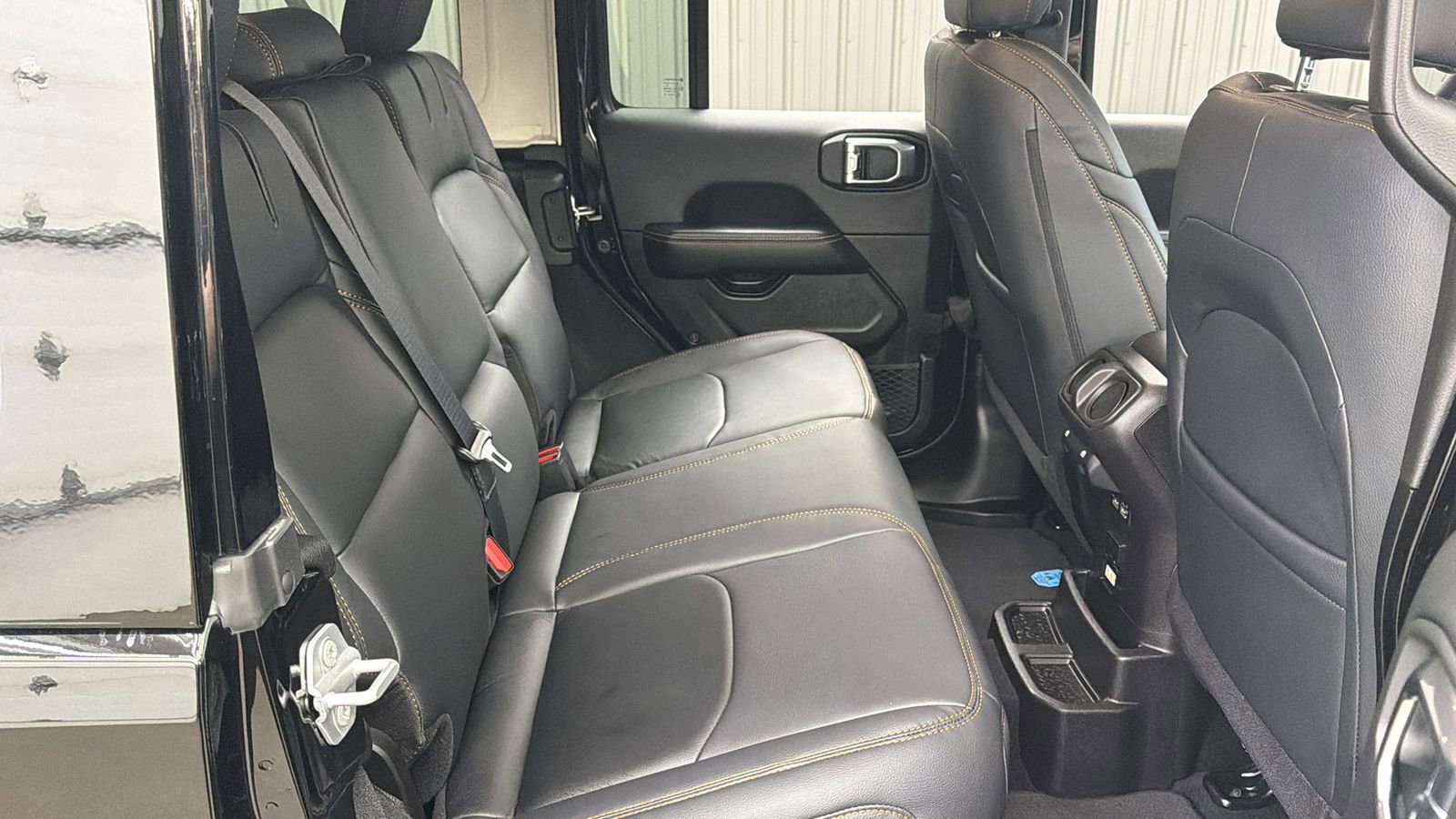 Used 2025 Jeep Wrangler Unlimited Sahara w/ Safety Group AWD/4WD image 36