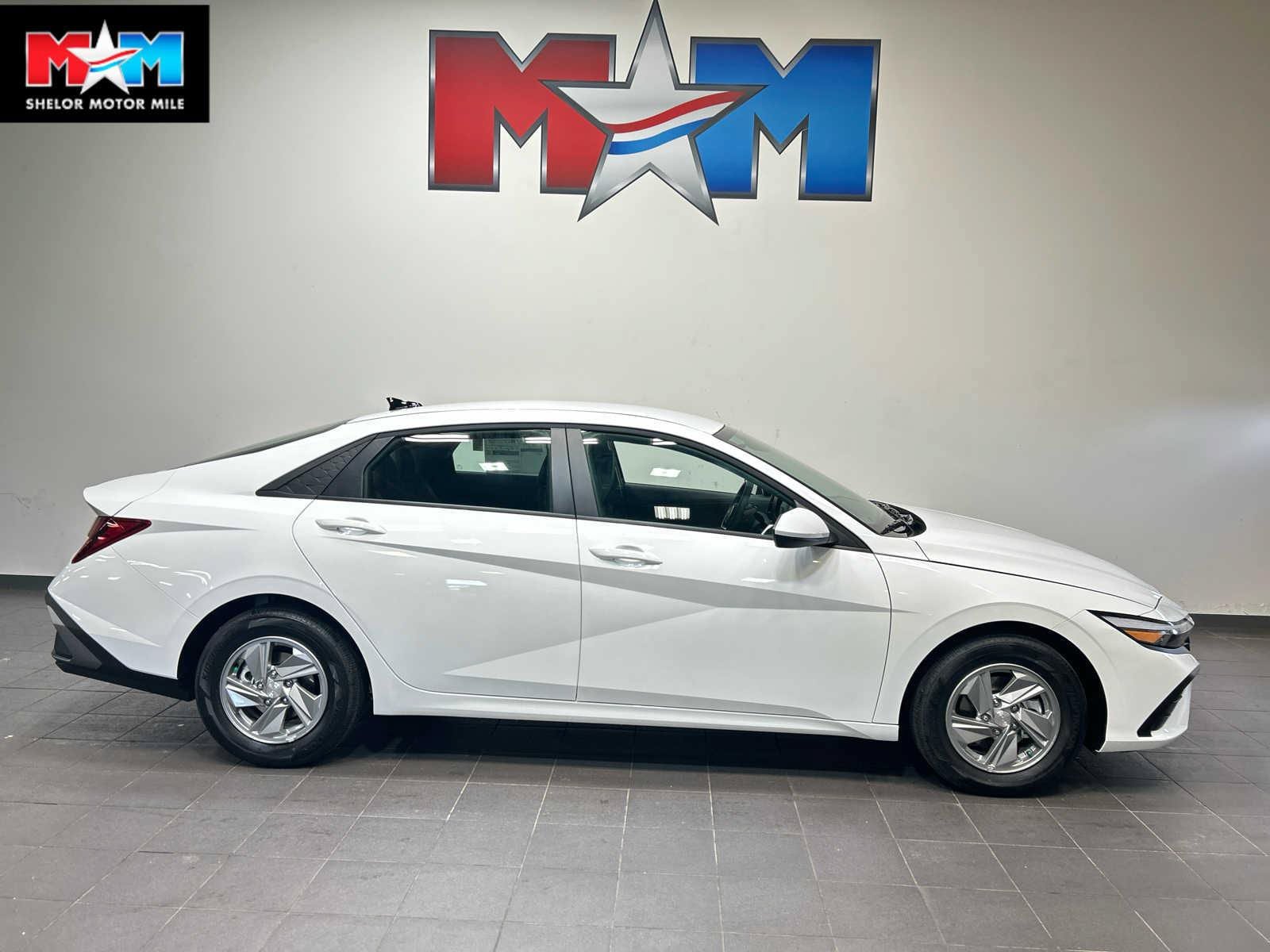 New 2026 Hyundai Elantra SE