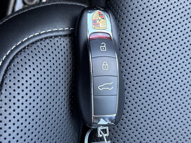 Used 2025 Porsche Macan AWD/4WD image 44