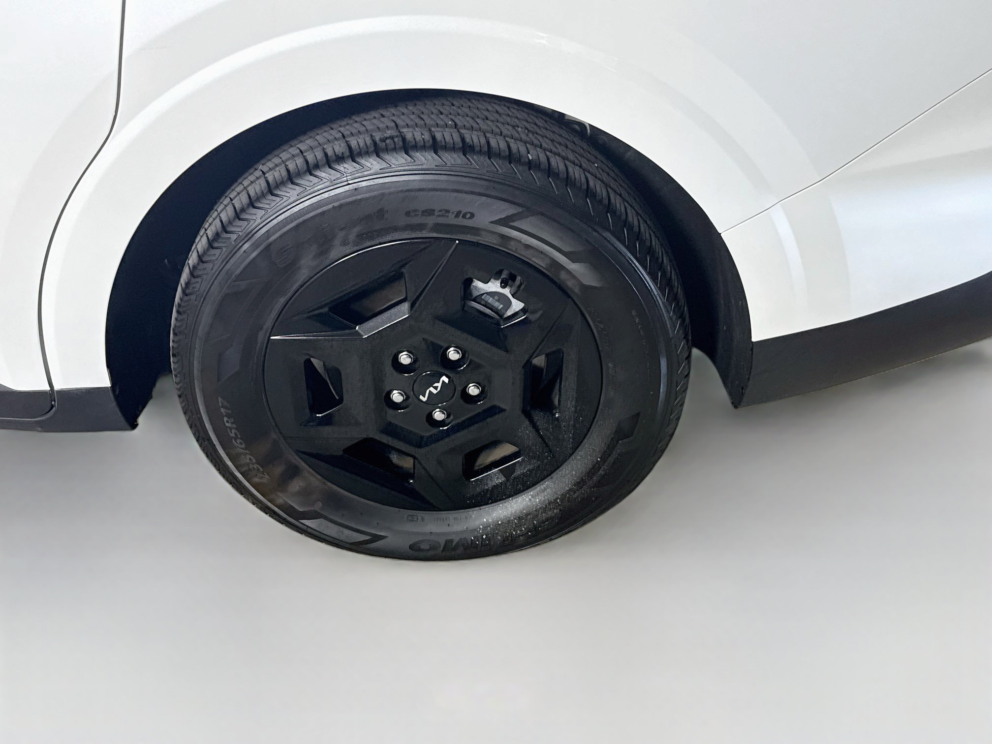 Used 2025 Kia Carnival FWD image 39