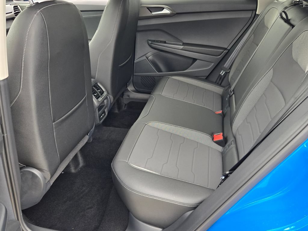 New 2026 Volkswagen Taos SE FWD image 6