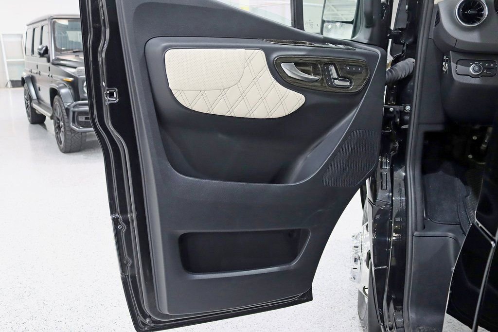 Used 2024 Mercedes-Benz Sprinter 3500 image 38