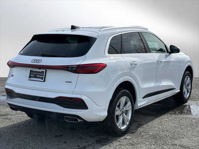 Used 2025 Audi Q5 Premium w/ Convenience Package image 3