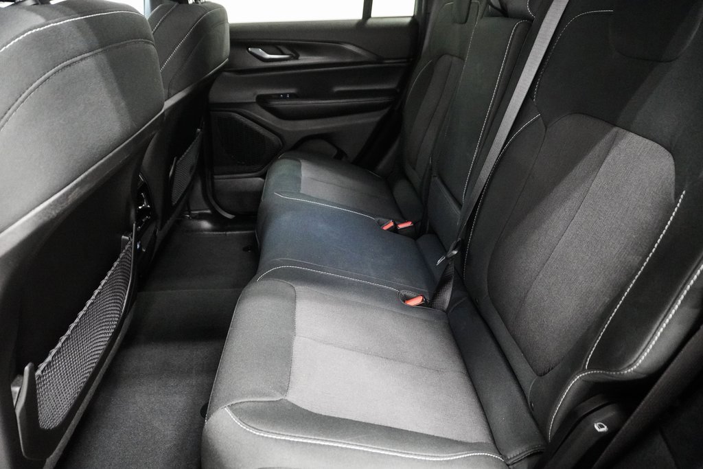 Certified 2025 Jeep Grand Cherokee Laredo w/ Luxury Tech Group I image 16