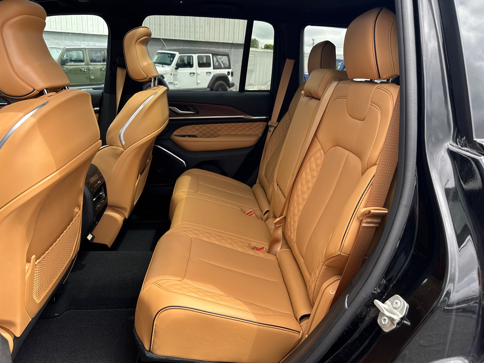 Used 2024 Jeep Grand Cherokee Summit AWD/4WD image 6
