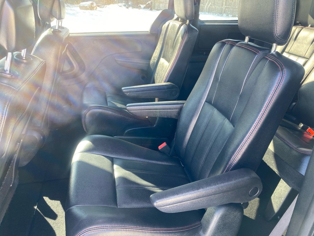 Used 2016 Dodge Grand Caravan R/T image 18