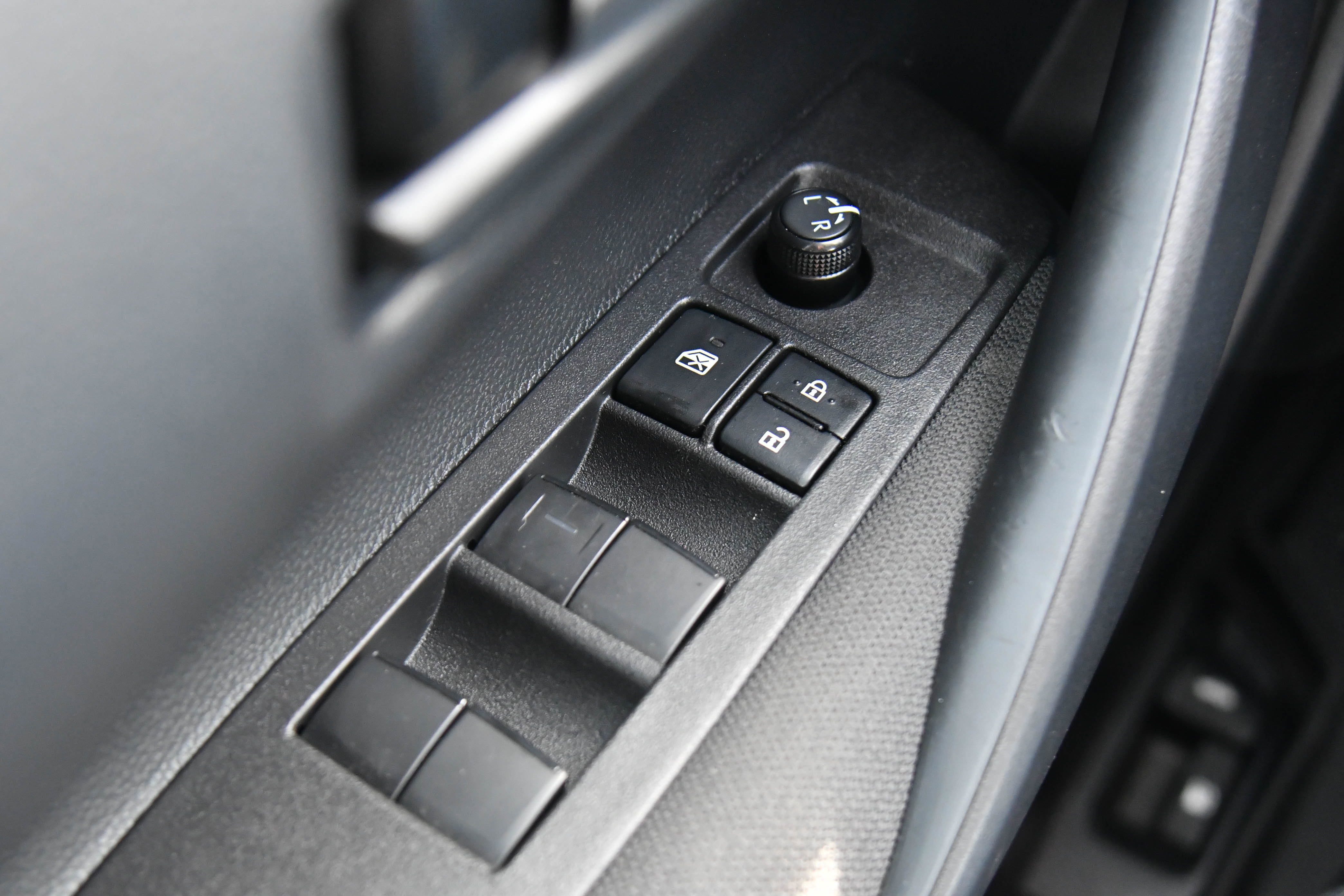 Used 2025 Toyota Corolla LE FWD image 32