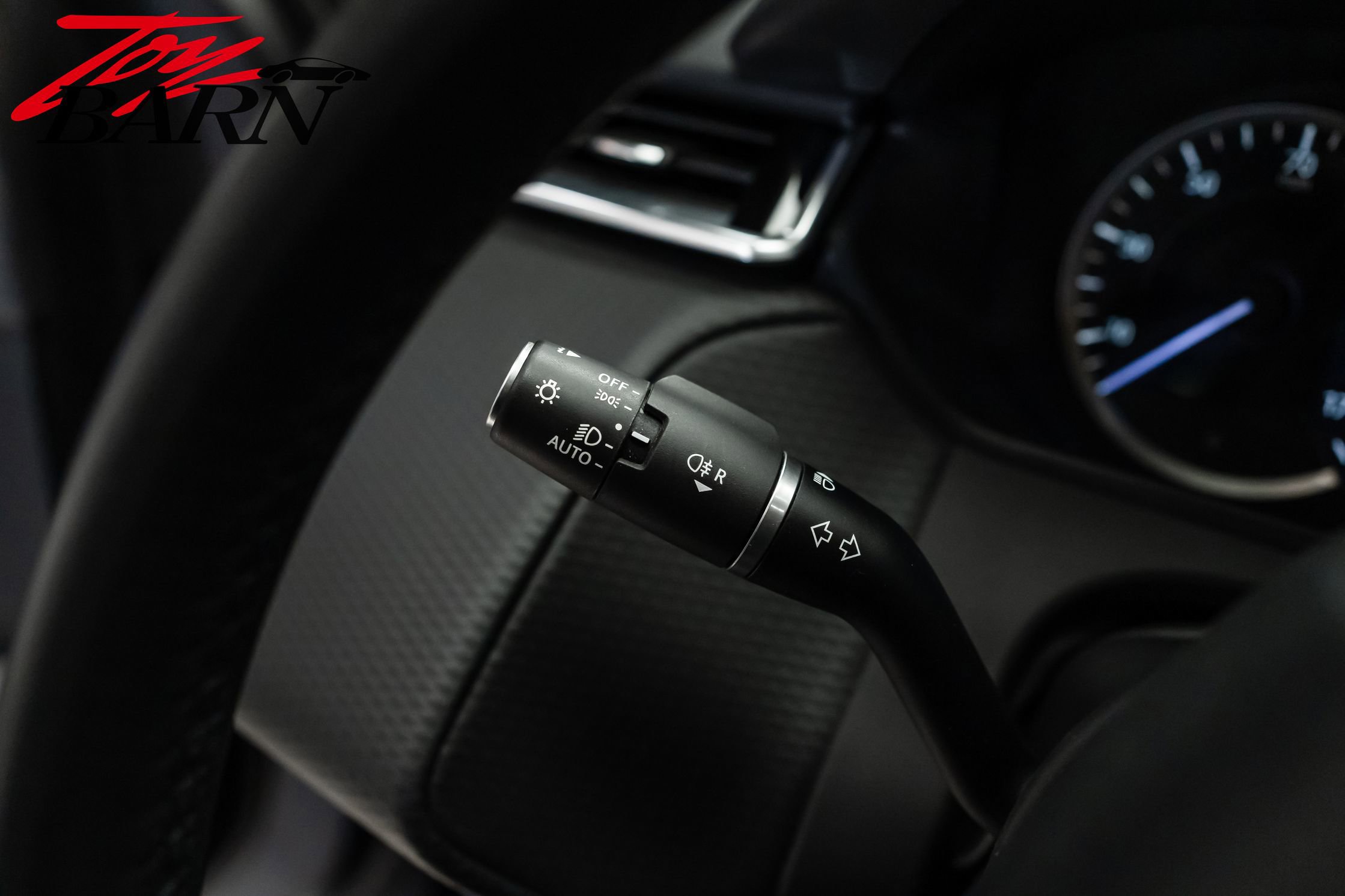 Used 2023 Land Rover Range Rover Velar R-Dynamic S image 37