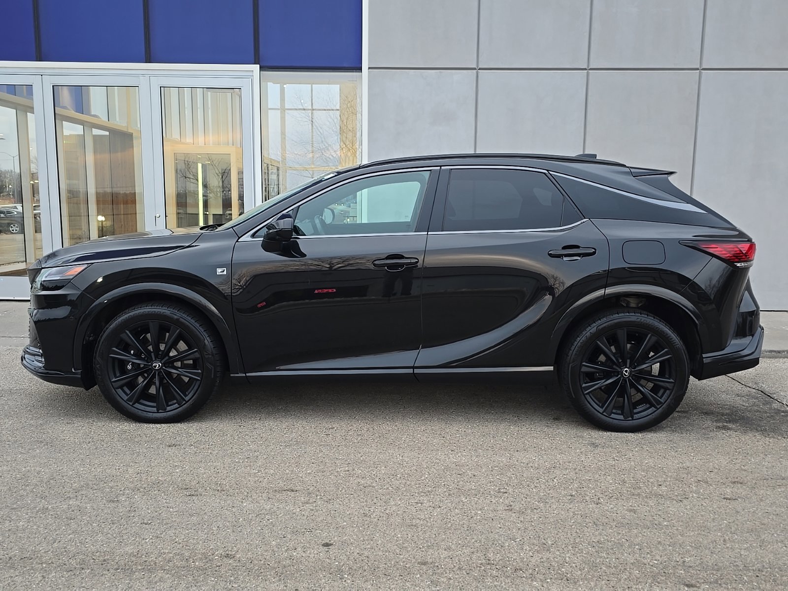 Used 2024 Lexus RX 500h F Sport w/ Convenience Package image 3