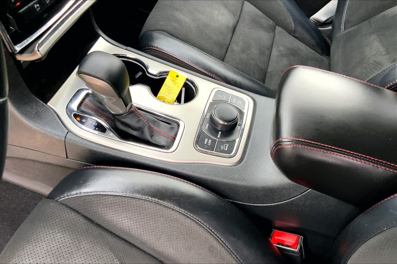 Used 2019 Jeep Grand Cherokee Trailhawk AWD/4WD image 16