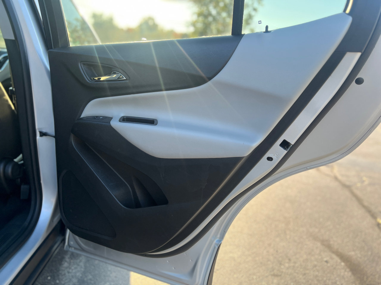 Used 2020 Chevrolet Equinox LT w/ Driver Convenience Package image 34