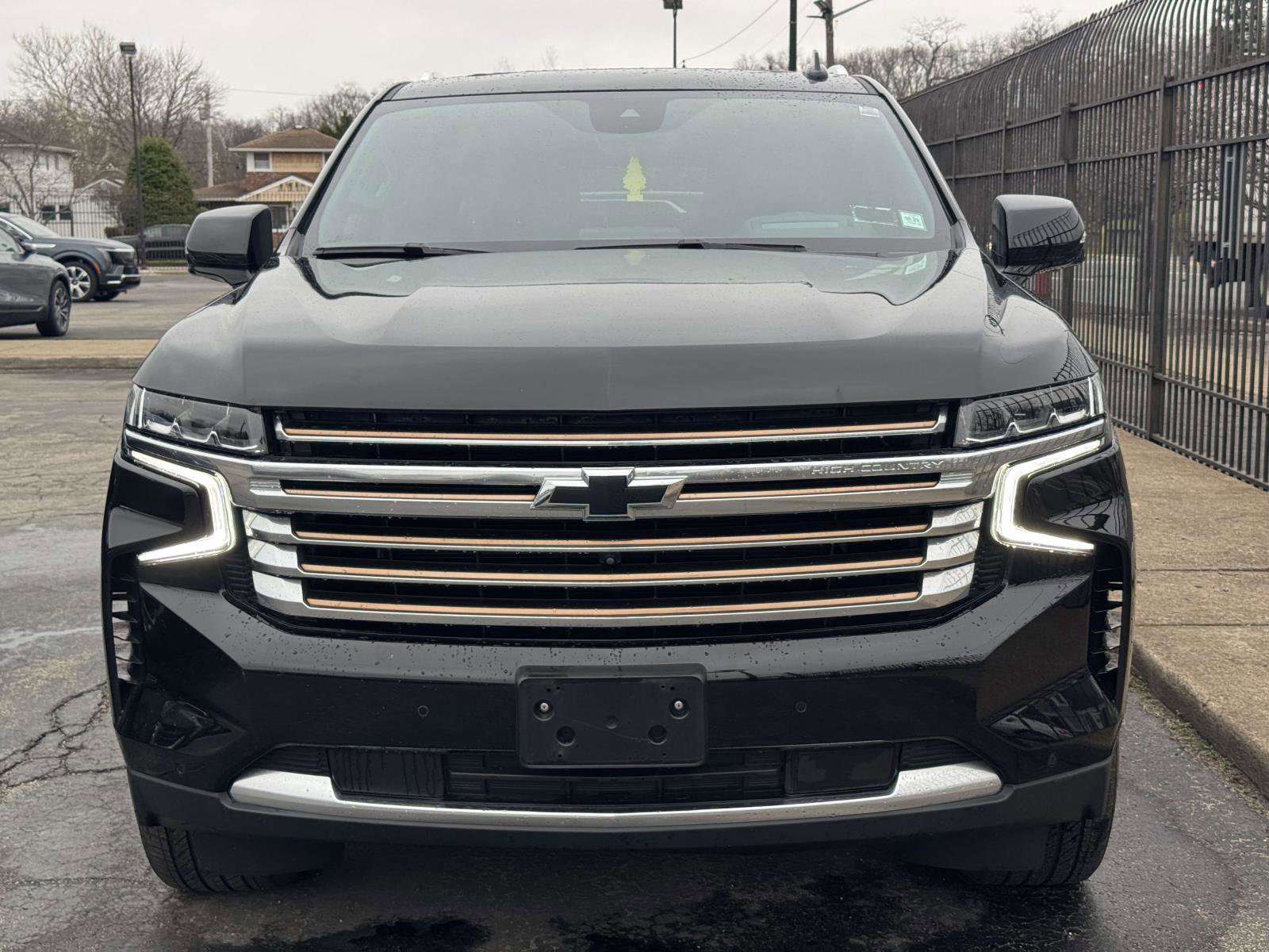 Used 2024 Chevrolet Suburban High Country image 2