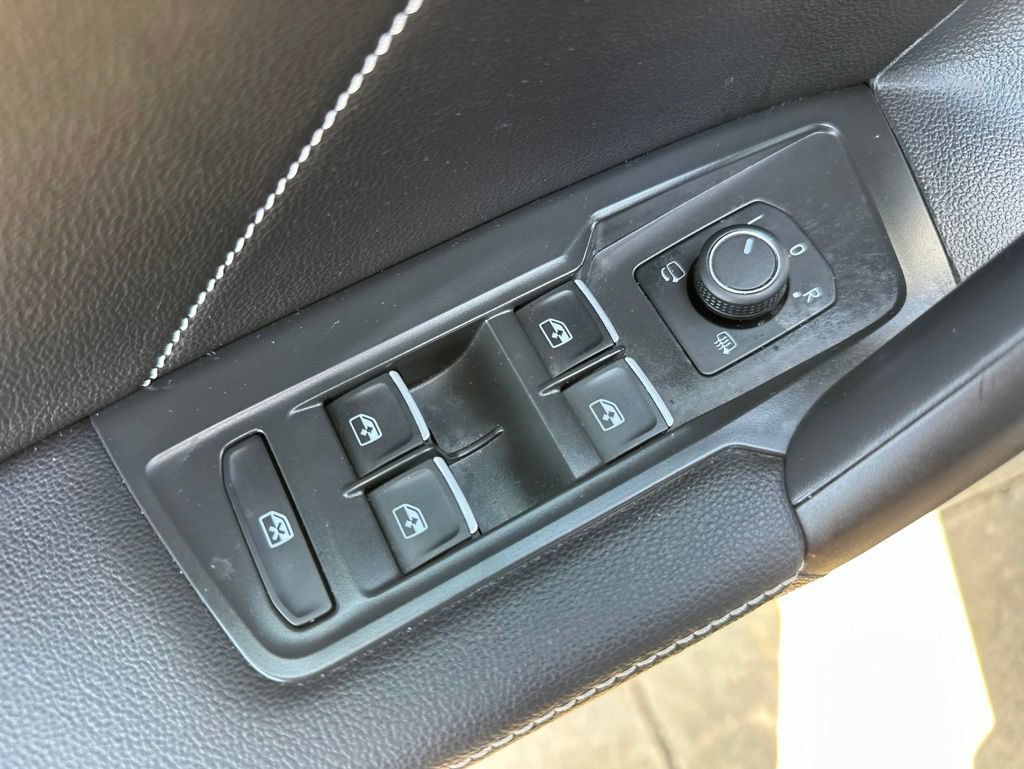 Used 2023 Volkswagen Tiguan SEL R-Line AWD/4WD image 17