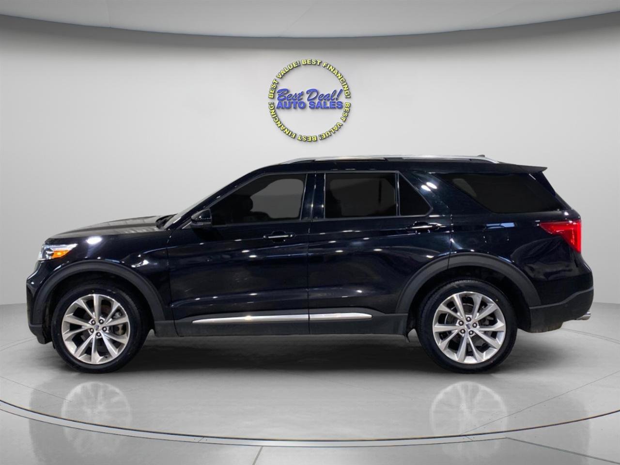 Used 2021 Ford Explorer Platinum w/ Equipment Group 601A AWD/4WD image 2