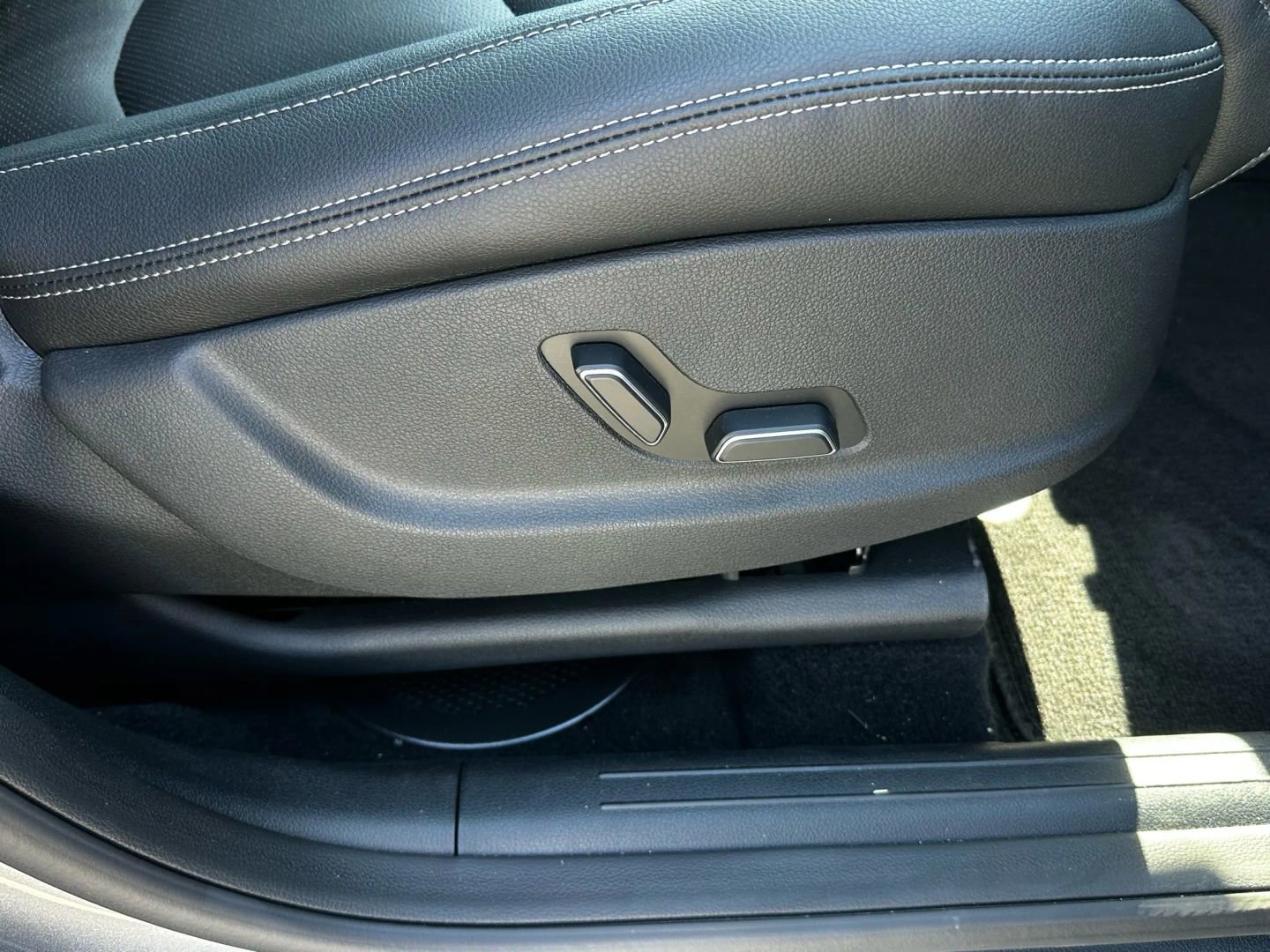 Used 2026 Genesis GV70 2.5T image 15