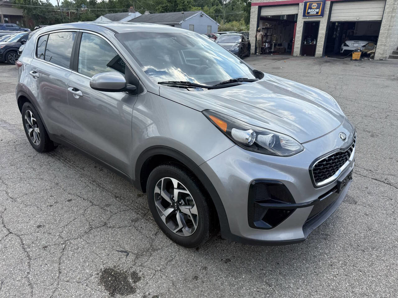 Used 2020 Kia Sportage LX image 2