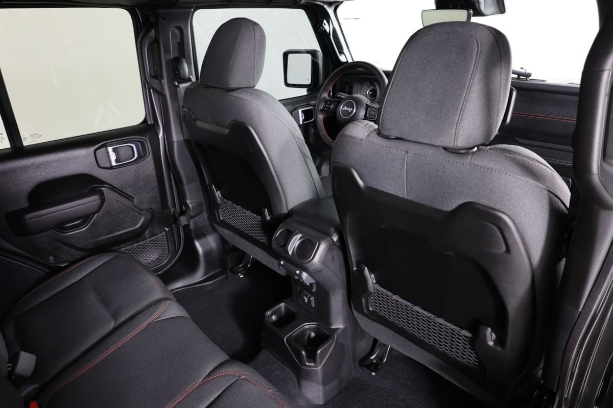 Used 2024 Jeep Wrangler Unlimited Rubicon w/ XTREMEE 35" Tire Package AWD/4WD image 38