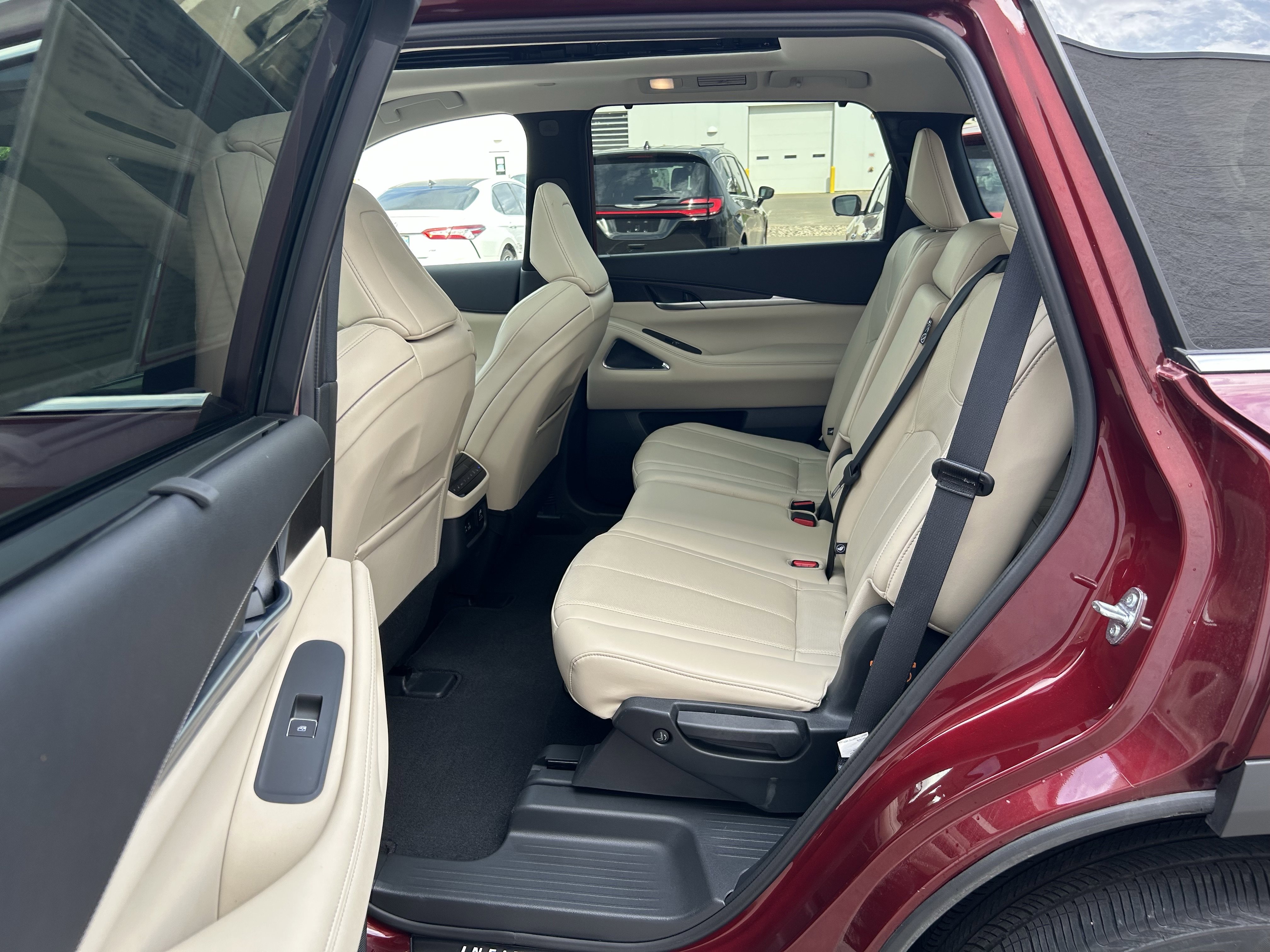 Used 2025 INFINITI QX60 Sensory w/ Vision Package AWD/4WD image 19