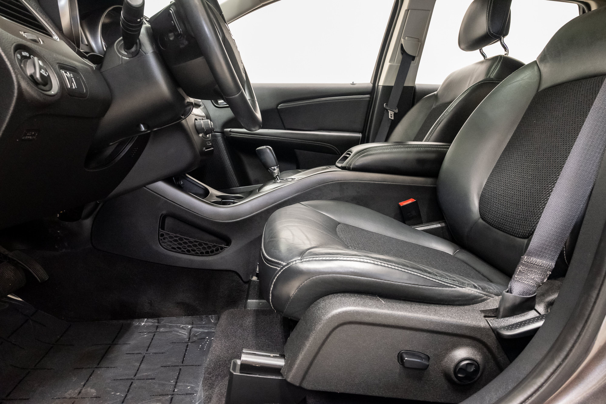 Used 2019 Dodge Journey Crossroad w/ Nav & Sun Group FWD image 12