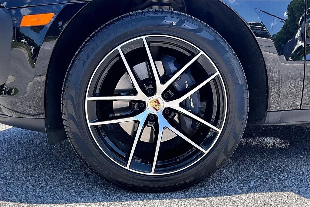 Used 2025 Porsche Macan AWD/4WD image 34