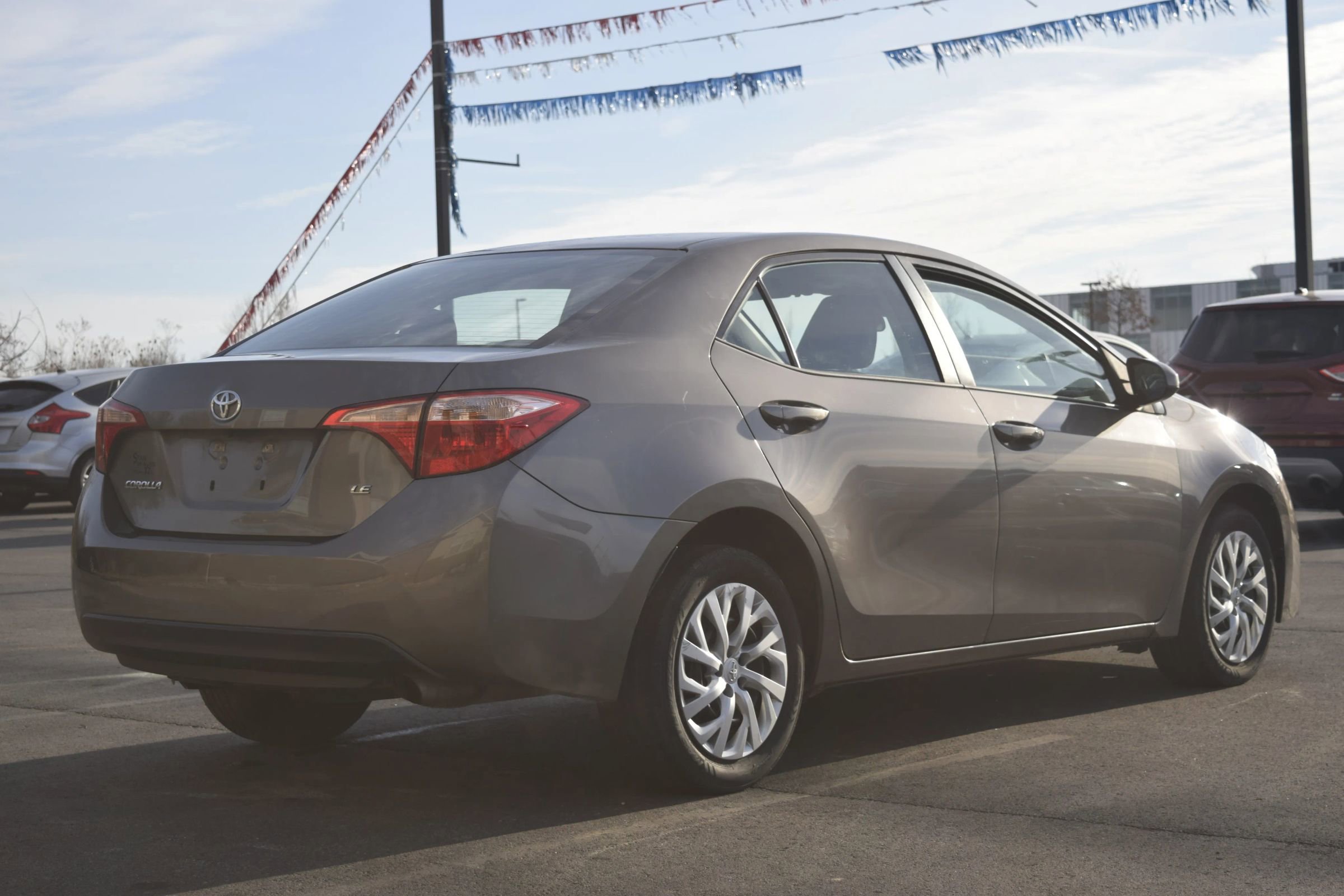 Used 2018 Toyota Corolla LE image 3