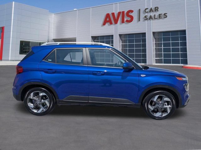 Used 2025 Hyundai Venue SEL FWD image 2