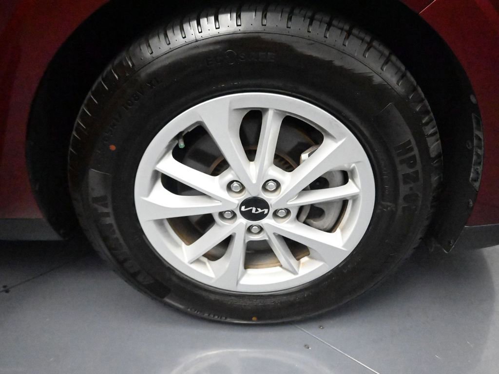 Used 2024 Kia Carnival LX image 5