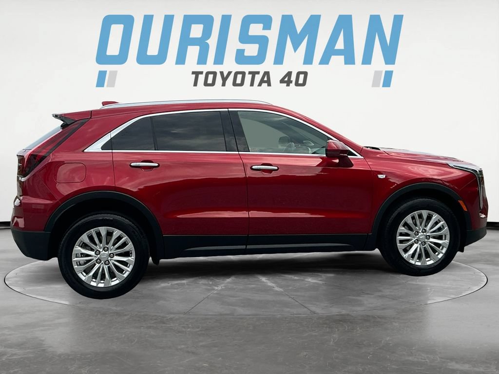 Used 2024 Cadillac XT4 Luxury w/ Cold Weather Package FWD image 8