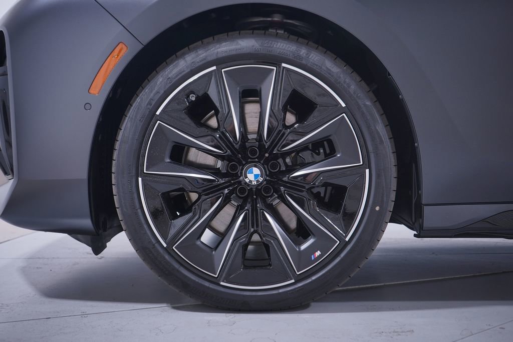 New 2026 BMW 740i w/ Premium Package image 2