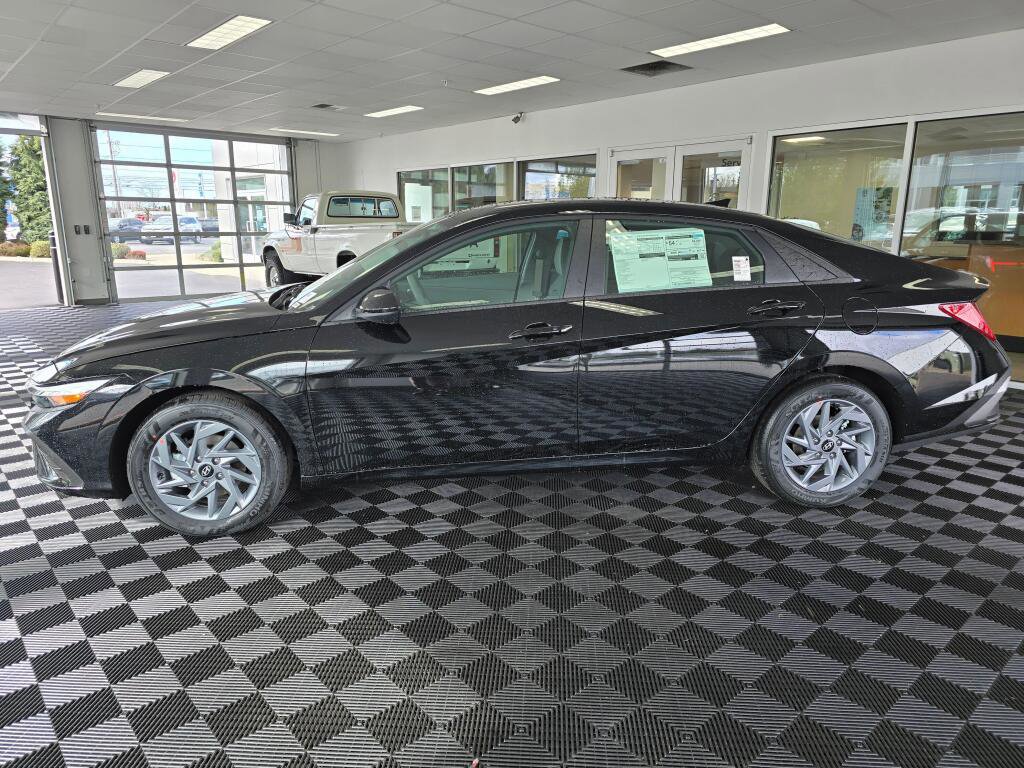 New 2026 Hyundai Elantra Blue image 7