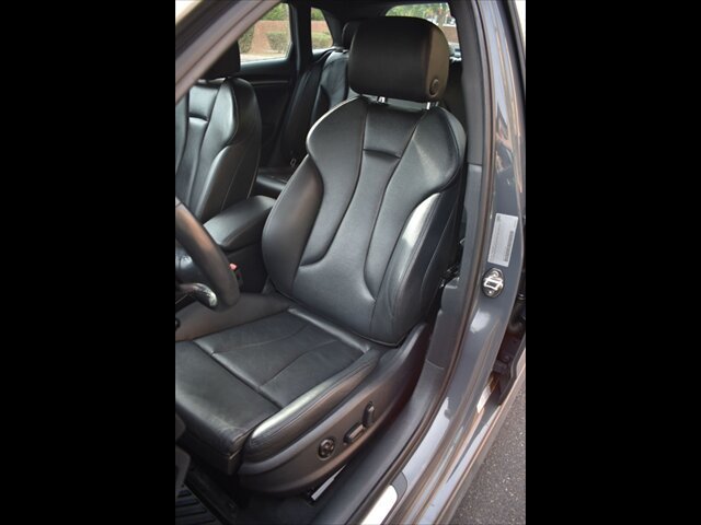 Used 2018 Audi A3 e-tron Premium Plus w/ Technology Package FWD image 16