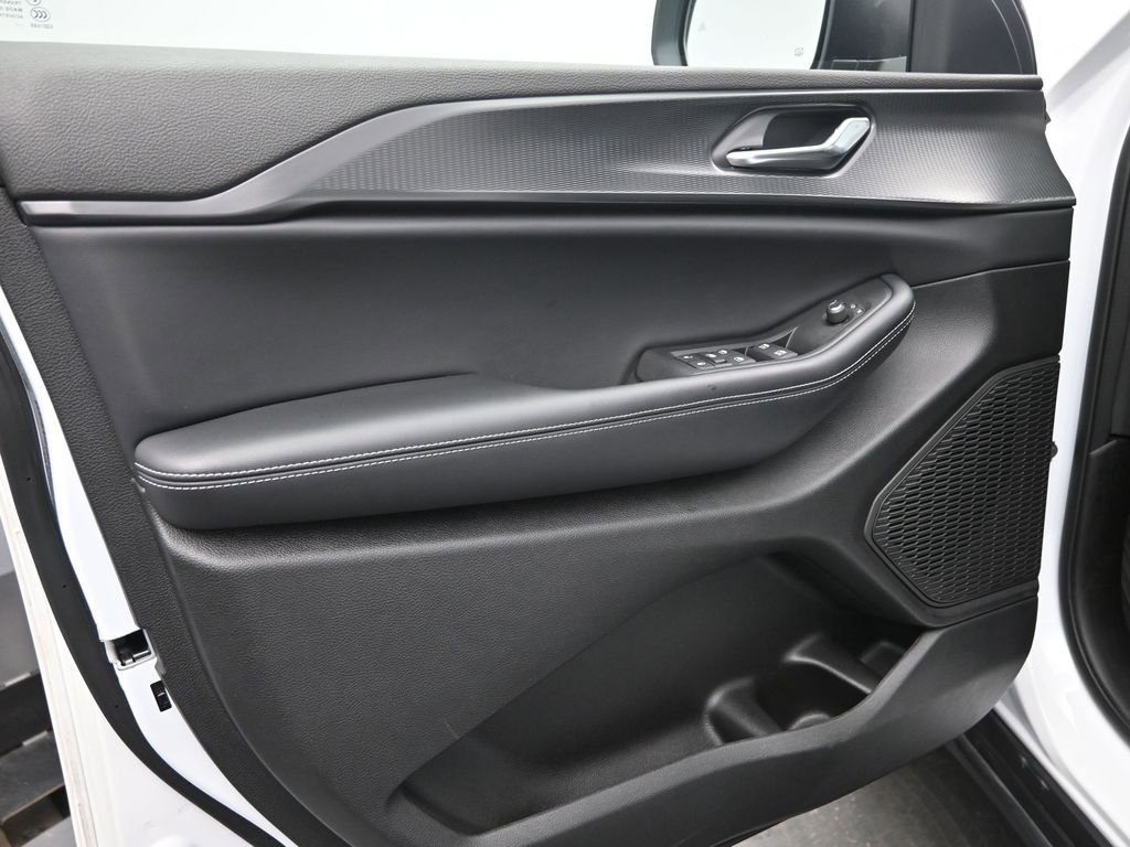 Used 2024 Jeep Grand Cherokee Laredo w/ Luxury Tech Group I image 12